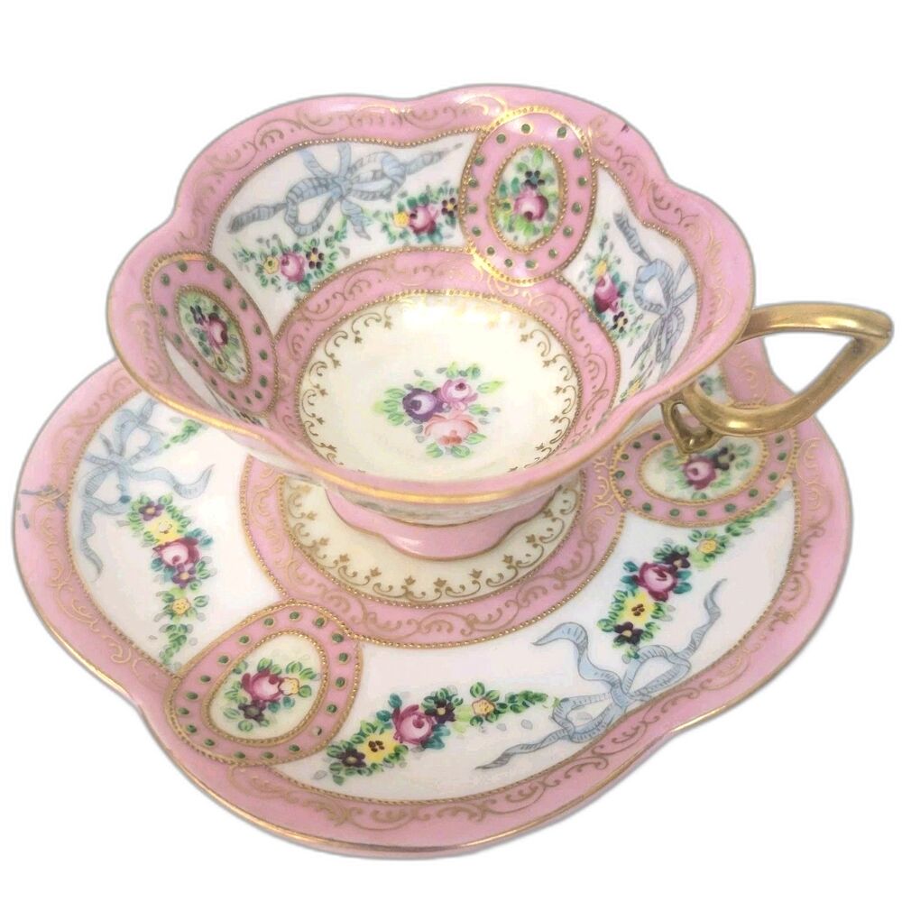 Japan Lilac Floral Gold Trim Porcelain Scalloped Teacup & Saucer Set S817